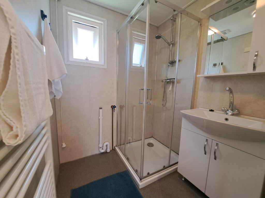 Knus chalet in het hart van Zeeland - VP028 photo 3