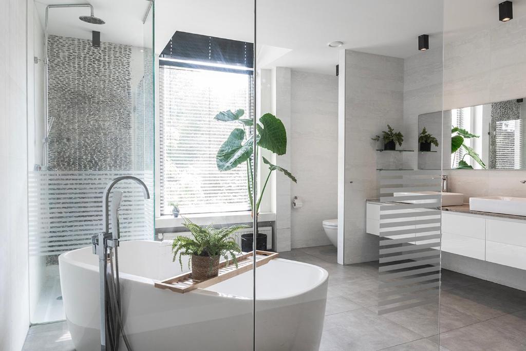 Suite with Bath City Center Villa Tilburg — photo 1