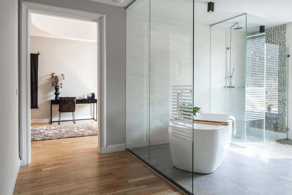 Suite with Bath City Center Villa Tilburg photo 3