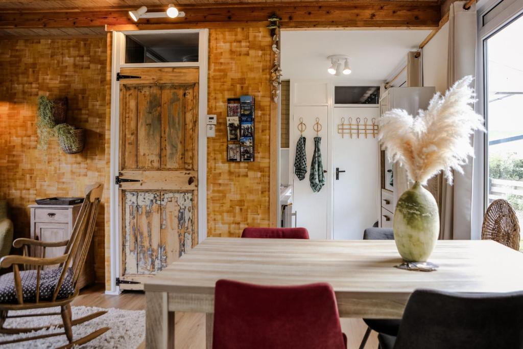 Sfeervolle bungalow op vakantiepark Baarland — photo 1