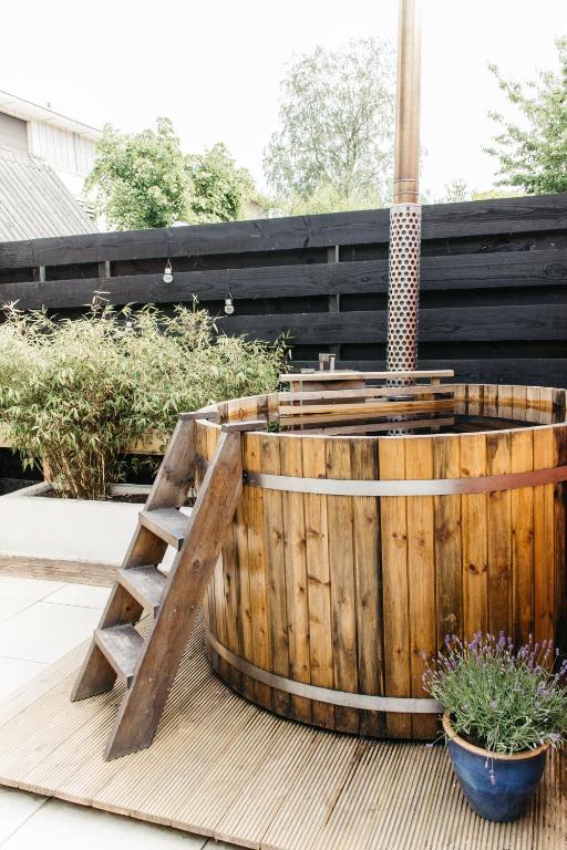 Sfeervol Tiny House met luxe jacuzzi & tuinkamer photo 3