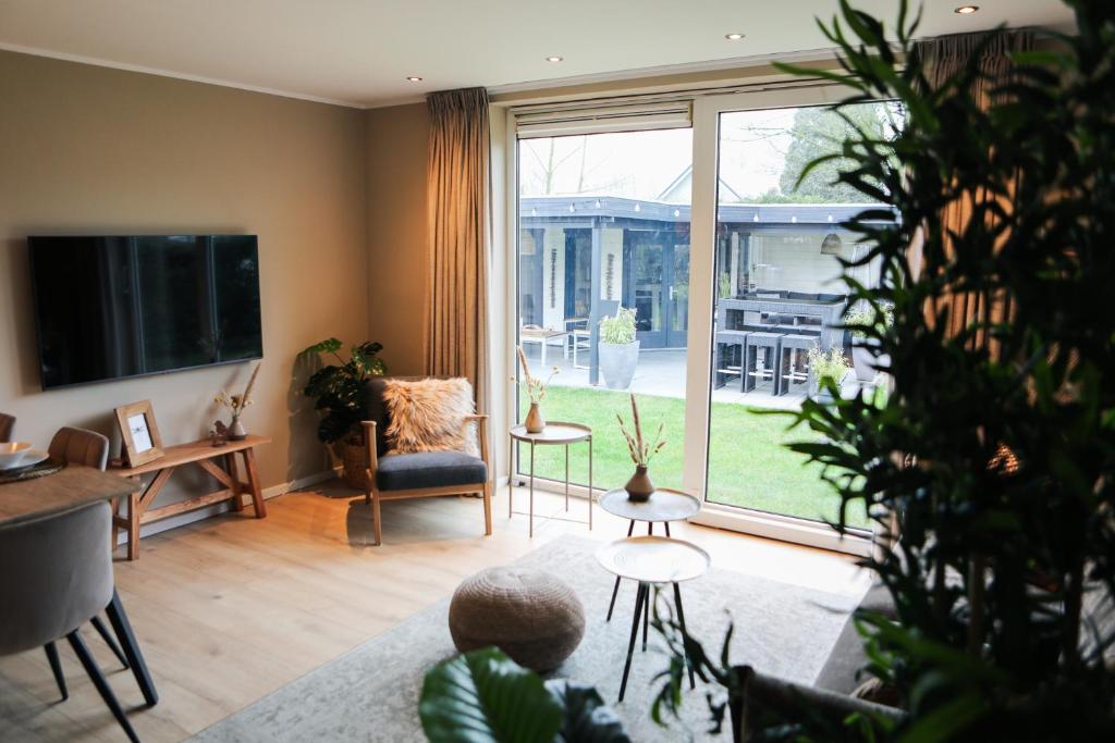 Stijlvol ingerichte bungalow aan de Westerschelde — photo 1