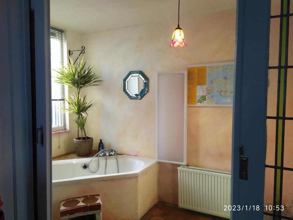 The cosy little house with the sundial photo 3