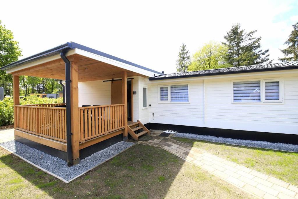Zeer ruim 6-persoons vakantiehuis met overdekte veranda — photo 1