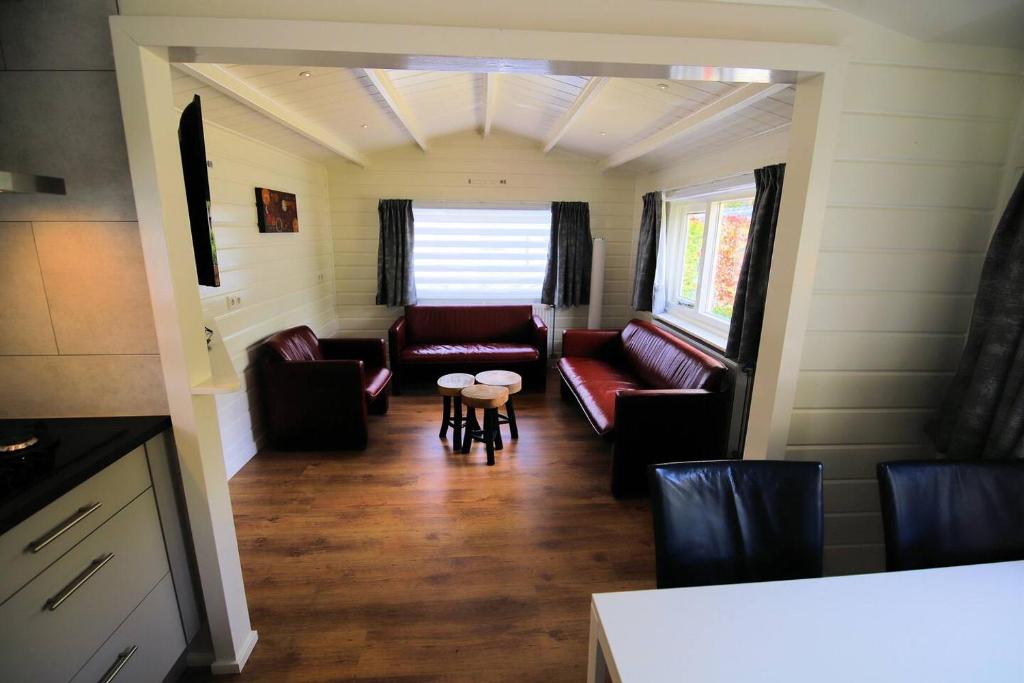 Zeer ruim 6-persoons vakantiehuis met overdekte veranda photo 2