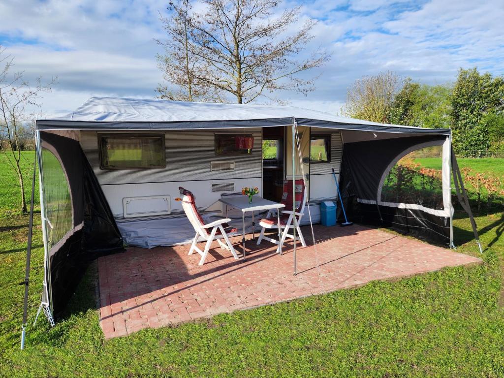 Ruime caravan op gezellige minicamping — photo 1