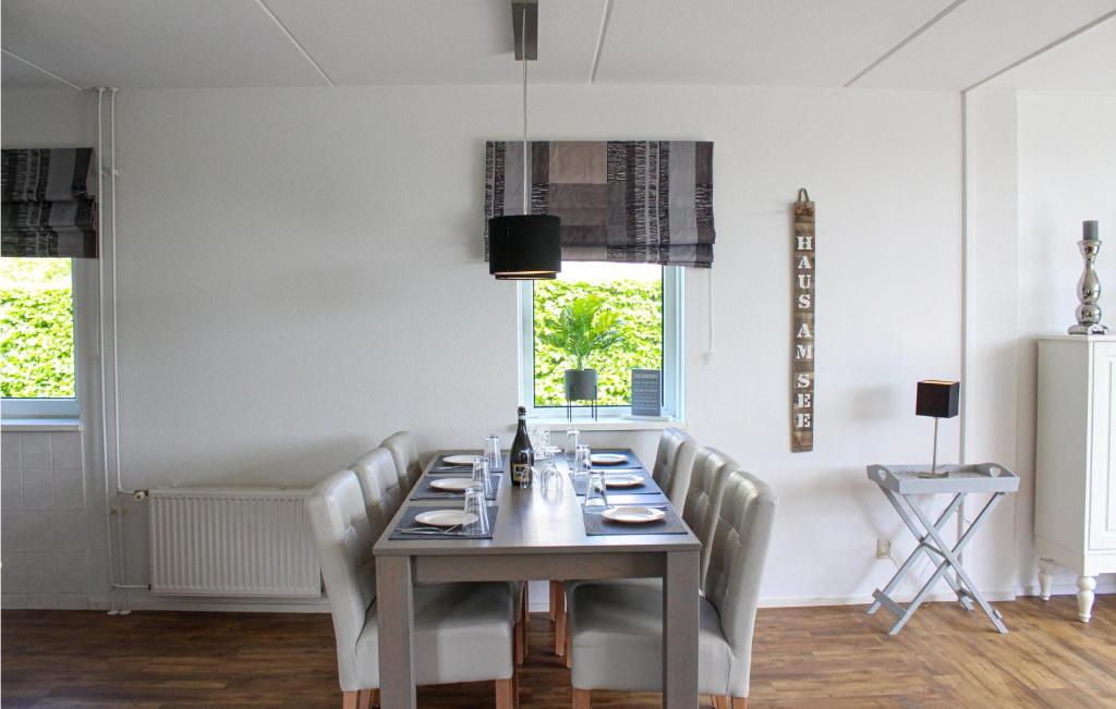3 Bedroom Awesome Home In Vlagtwedde photo 3