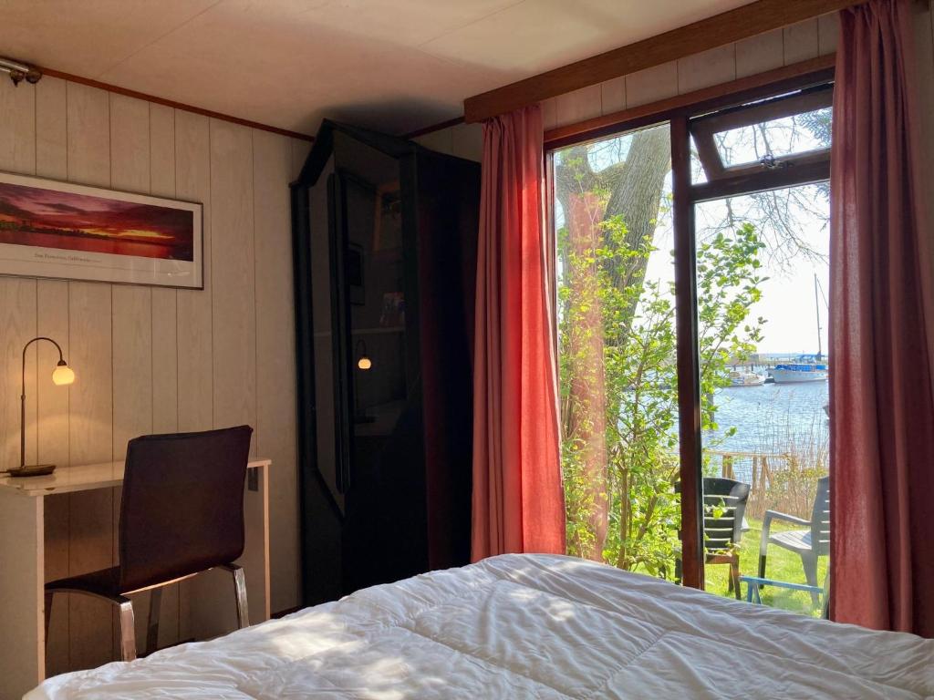 Tolles 2 Pers Haus König mit Hafenblick am Lauwersmeer photo 2