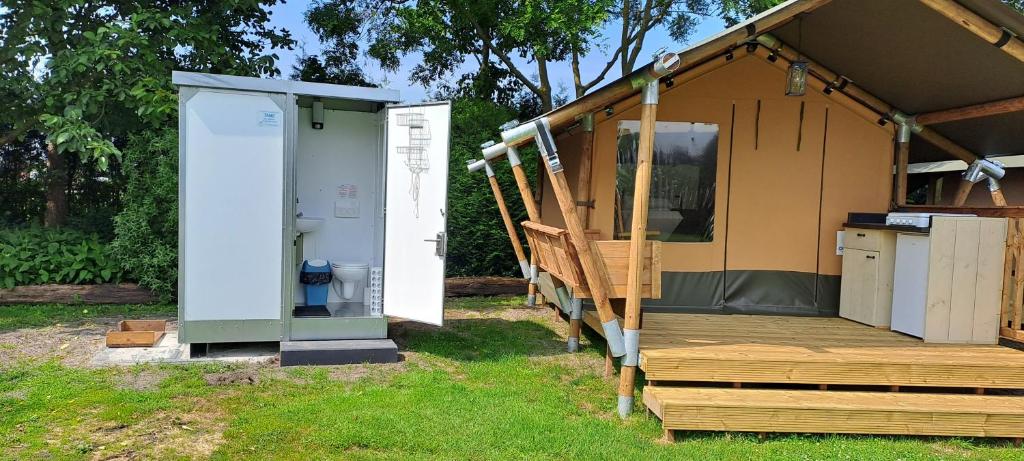 Romala's Mini Glamp photo 3