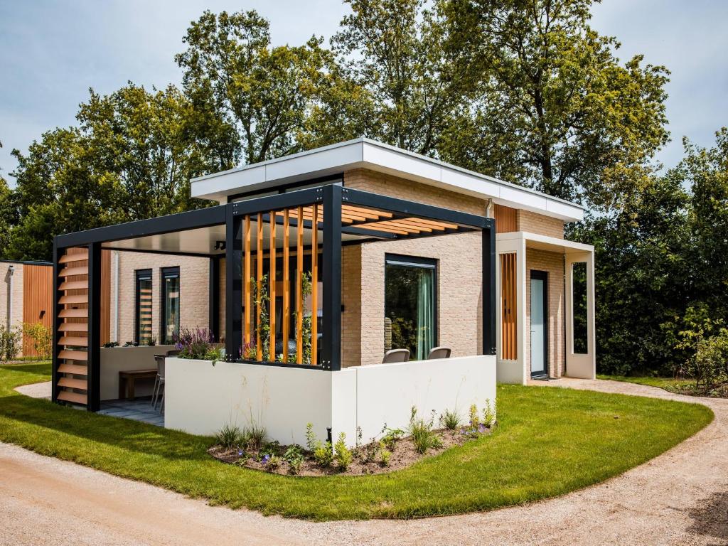 Spacious holiday home in Voorhuizen with terrace photo 2