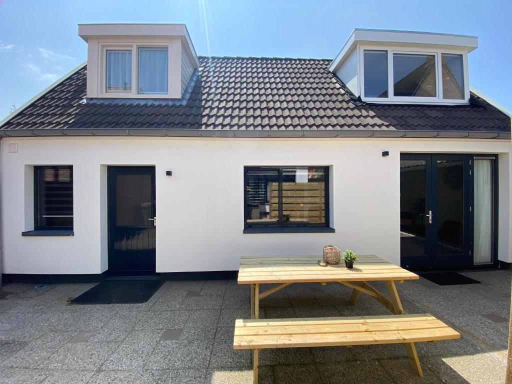 The island life beach house 2 — photo 1