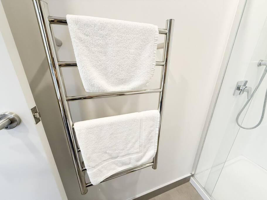 Hot Deal! Sky Stars Central Haven Studio with nice pool In CBD heart photo 3