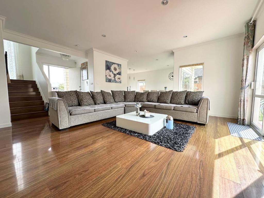 Hamilton Cozy Corner Retreat