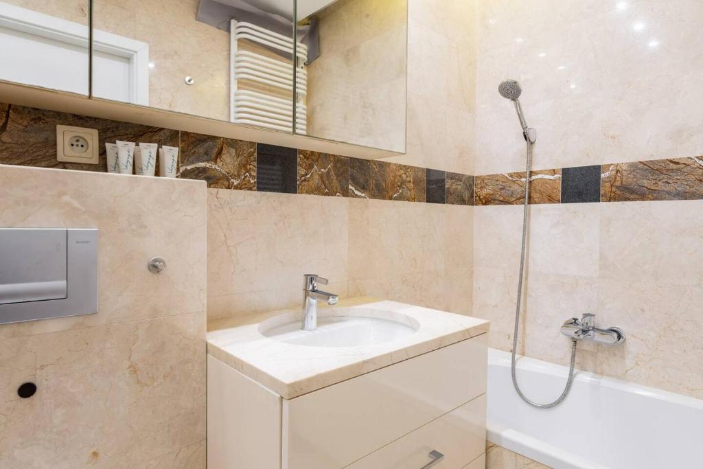 Superb Czerska Family Apartment With Parking photo 3