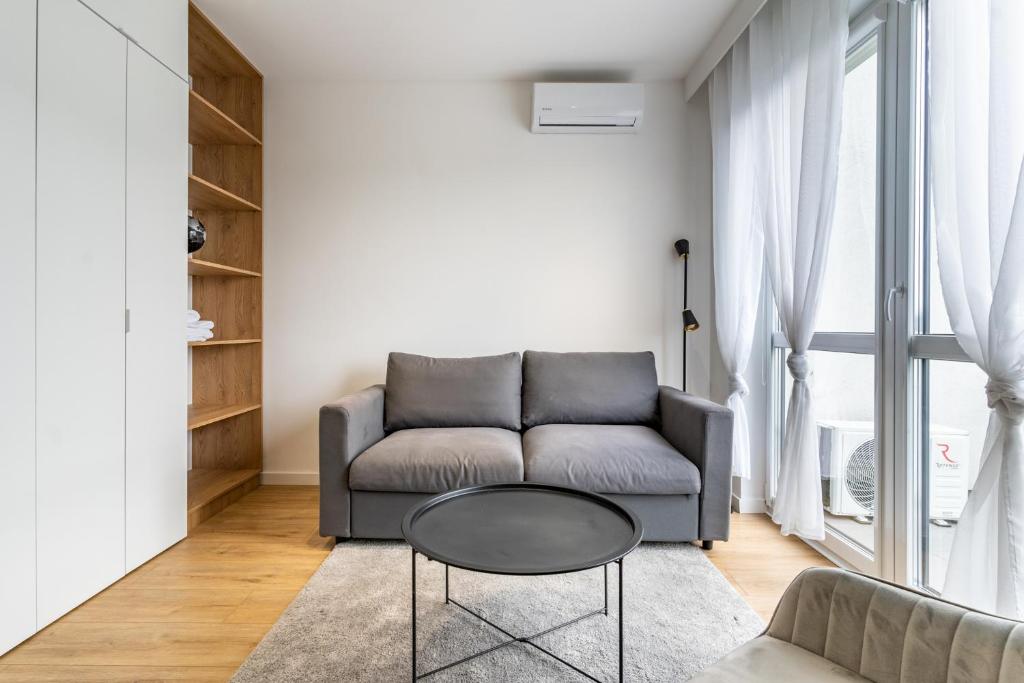 Szurmana Modern Studio by BookingHost — photo 1