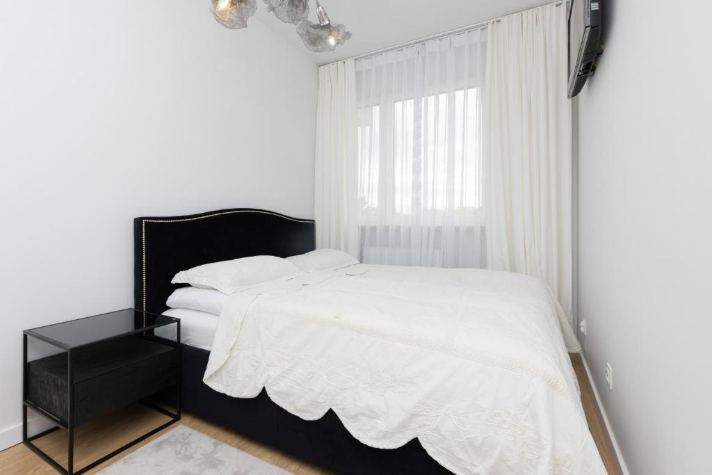 Stylish Apartment Przedpole with Balcony & Parking by Noclegi Renters photo 3