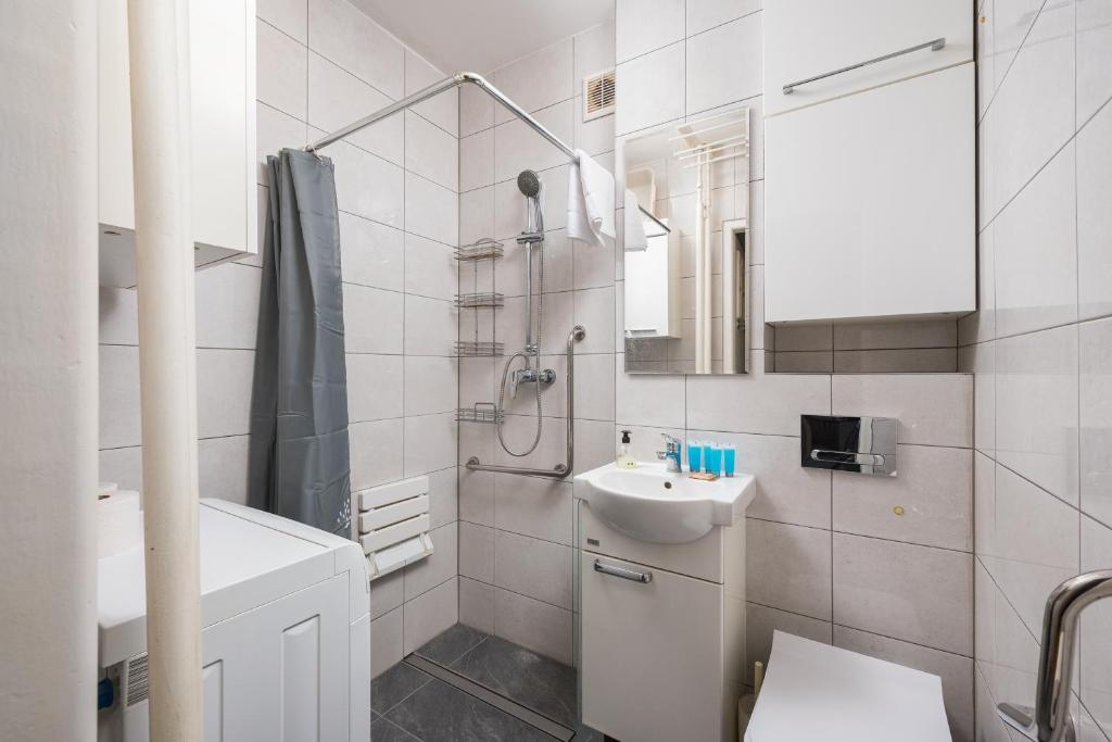 Wola Miła Standard Apartment by BookingHost photo 3