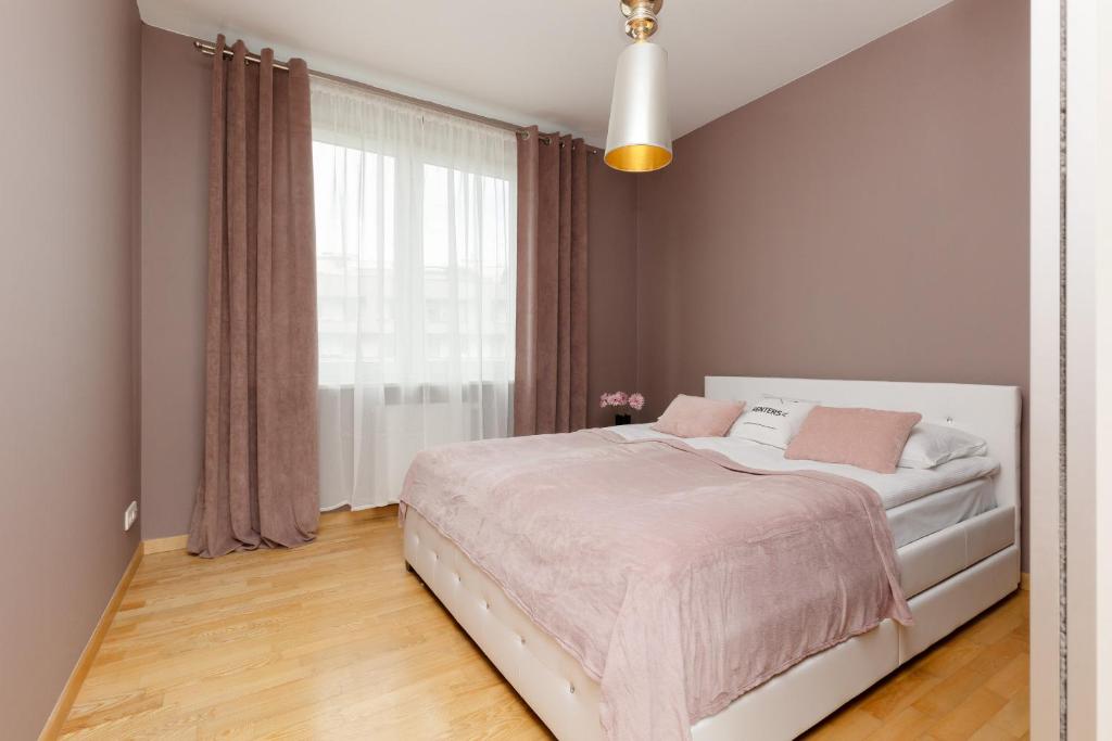 Spacious Apartment Zawiszy Wola by Noclegi Renters photo 3