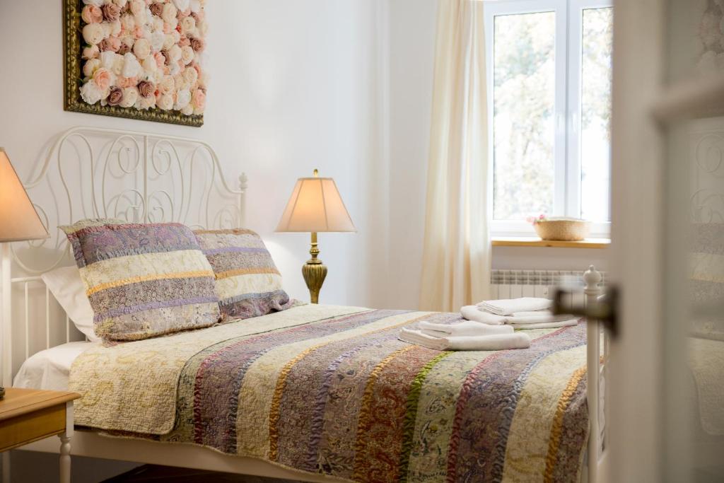 Royal Route Apartment for 10 people by BookingHost — photo 1
