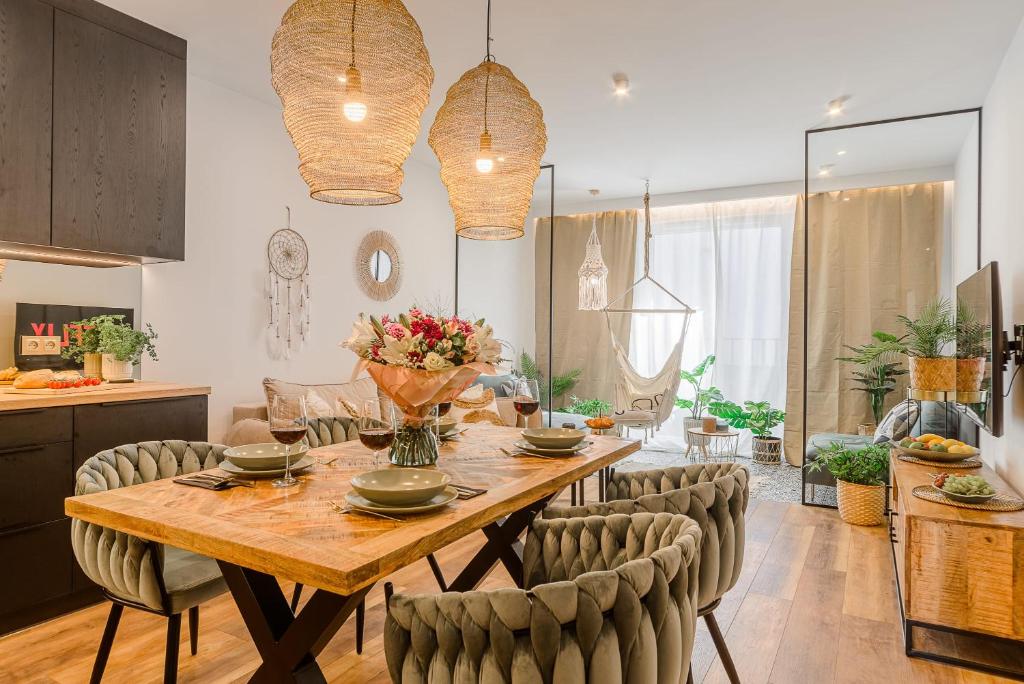Lumina premium apartments with parking Manufactura — photo 1