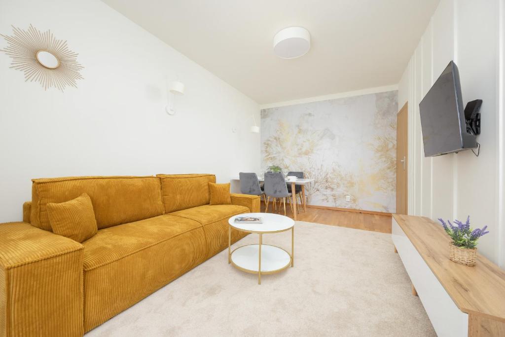 Wyjątkowy Apartament z 3 sypialniami i Balkonem by Noclegi Renters — photo 1