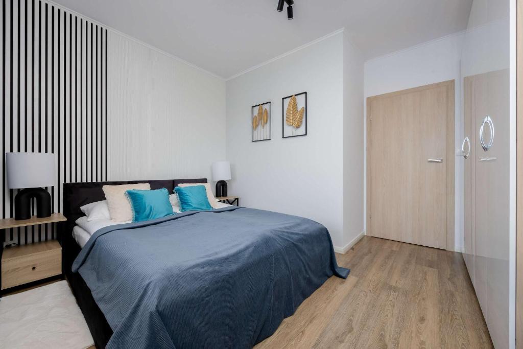 Stylish Apartment with Parking by Noclegi Renters photo 2