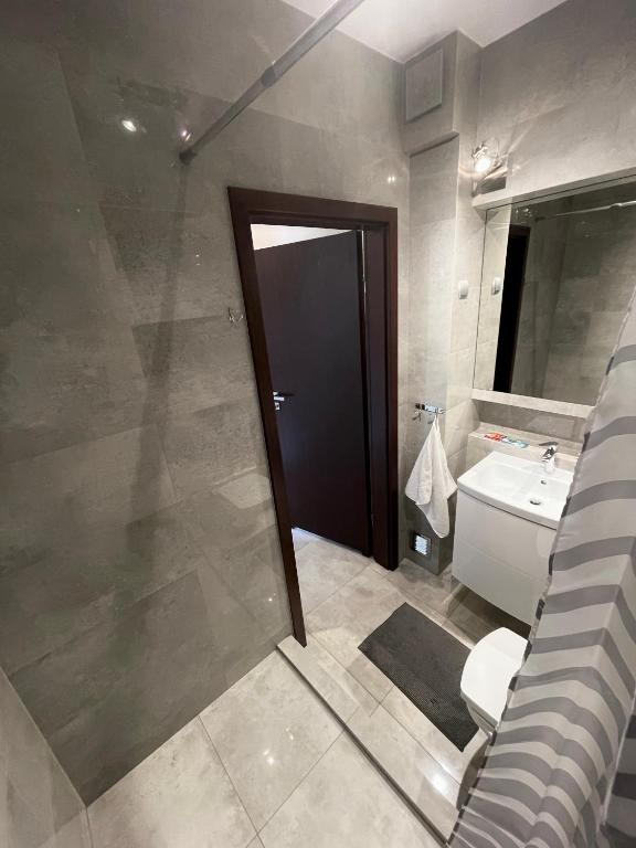 TOP CLASS metro fast WiFi 100 Mbs 70’TV Netflix HBO Max Disney+ AppleTV+ photo 3