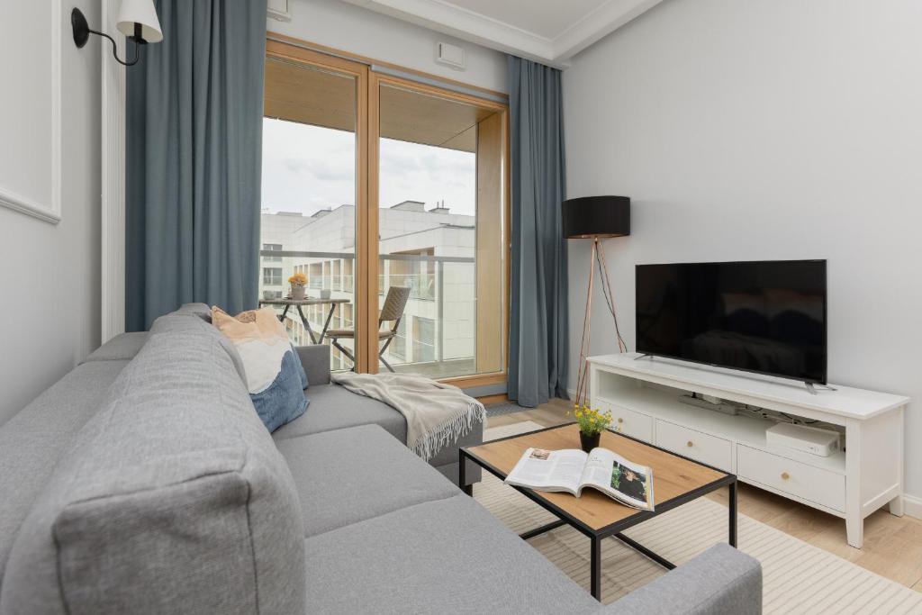 Stylish Apartment Kolejowa & Parking & Balcony by Noclegi Renters — photo 1