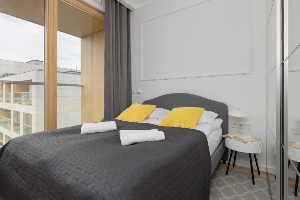 Stylish Apartment Kolejowa & Parking & Balcony by Noclegi Renters photo 3