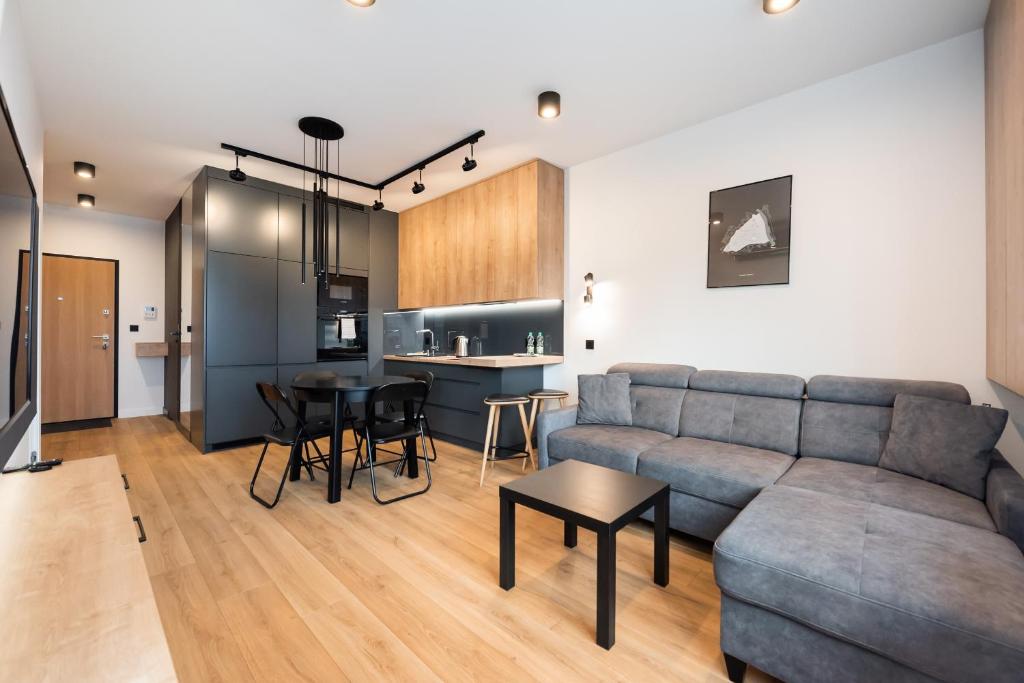 Żoliborz Obsidian Apartment by BookingHost — photo 1