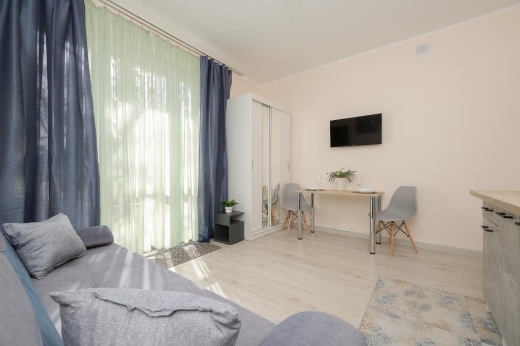 Studio with Balcony 180 m to the Royal Baths by Noclegi Renters photo 2