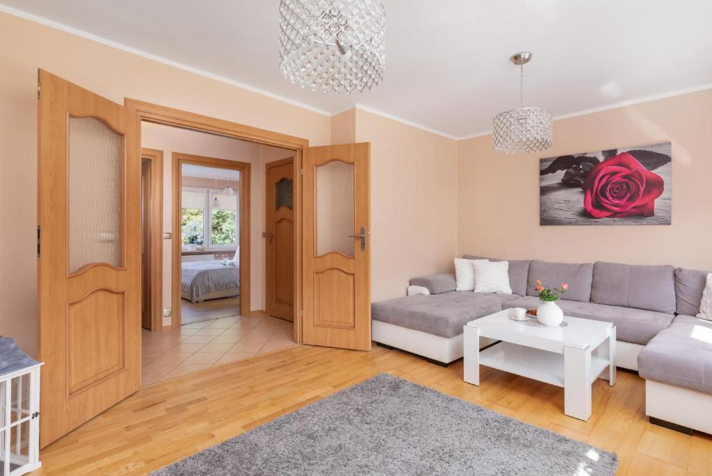Rose Apartment in Kołobrzeg by Noclegi Renters photo 2