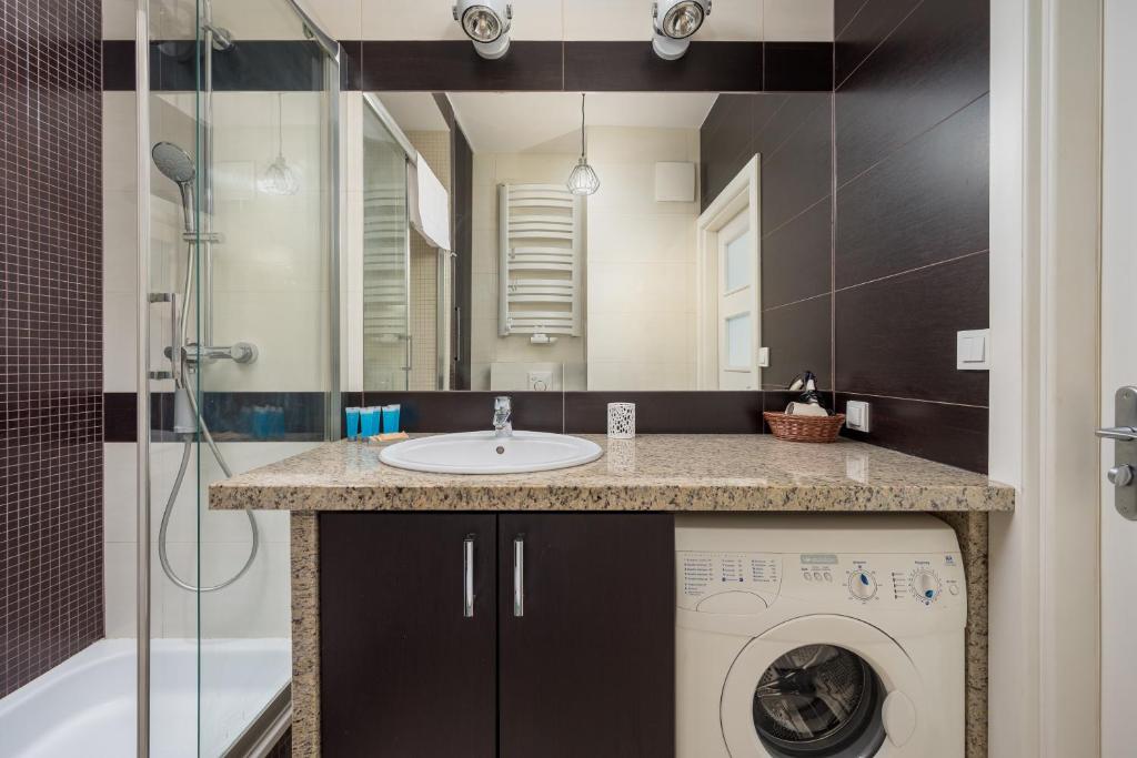 Strzelców 2-Bedroom Apartment by BookingHost photo 3