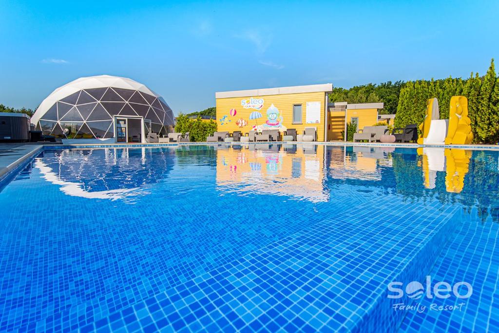 SOLEO Family Resort - domki w Rewalu 3 min od Morza - 3 Baseny — photo 1