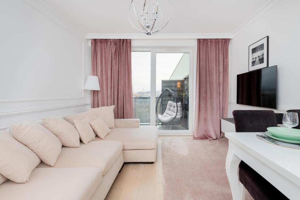 Stylish Two Bedroom Apartment Nasypowa by Noclegi Renters — photo 1