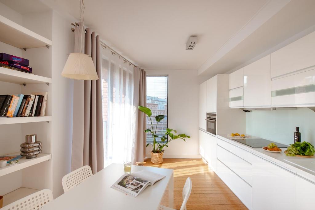Spacious apartment close to Main Station / Galeria Krakowska — photo 1