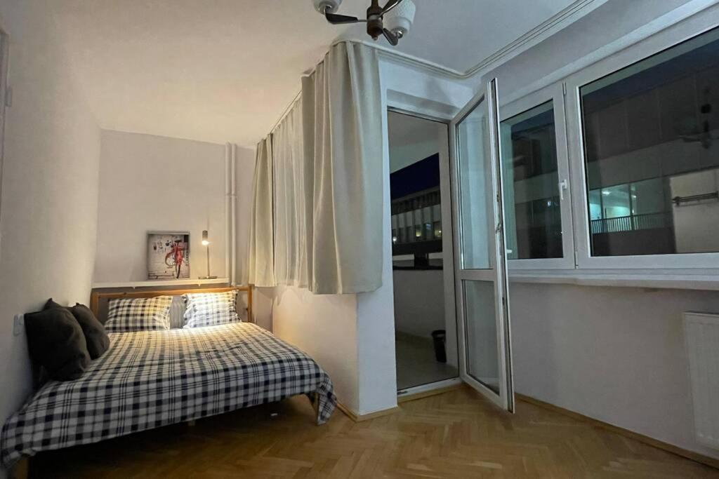 Super Apartament SAWA 2 Metro WiFi 500 mbs TV'50 Netflix HBO AppleTV+ photo 2