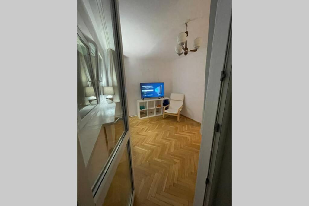 Super Apartament SAWA 2 Metro WiFi 500 mbs TV'50 Netflix HBO AppleTV+ photo 3
