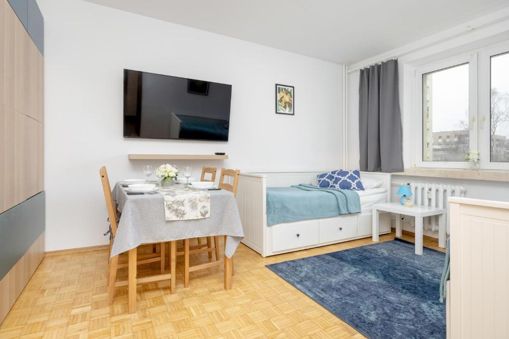Spacious Apartment with Three Bedrooms in Warsaw by Noclegi Renters photo 2