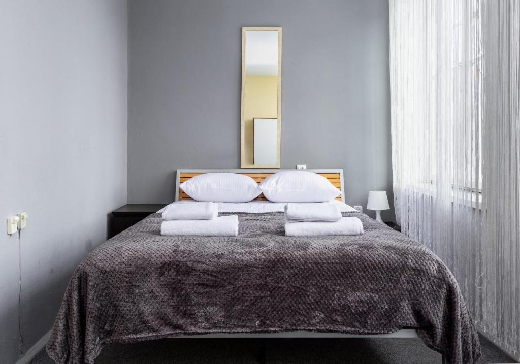 Targ Rybny Standard Apartment by BookingHost — photo 1