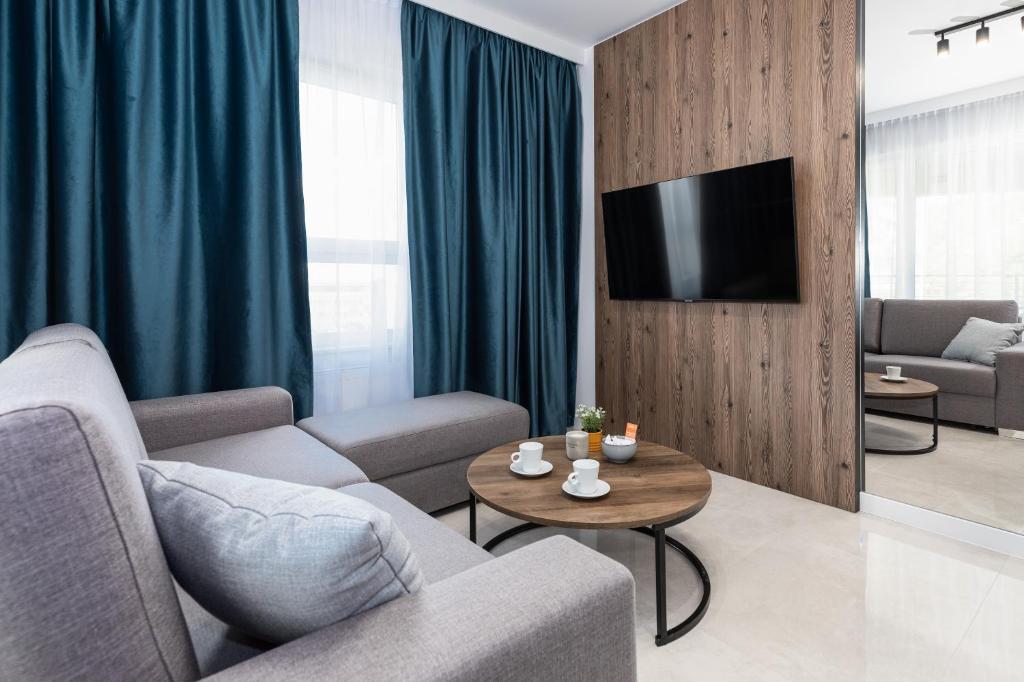 Sun Towers Apartments with Balcony & Parking by Noclegi Renters — photo 1