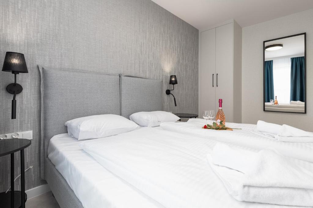 Sun Towers Apartments with Balcony & Parking by Noclegi Renters photo 2