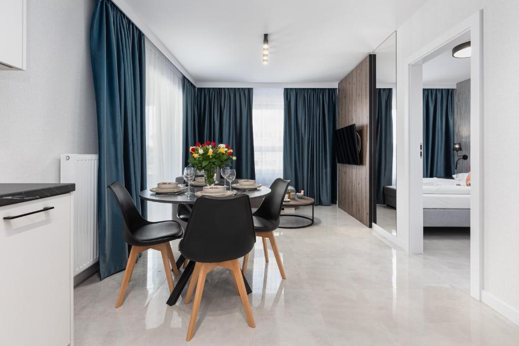 Sun Towers Apartments with Balcony & Parking by Noclegi Renters photo 3