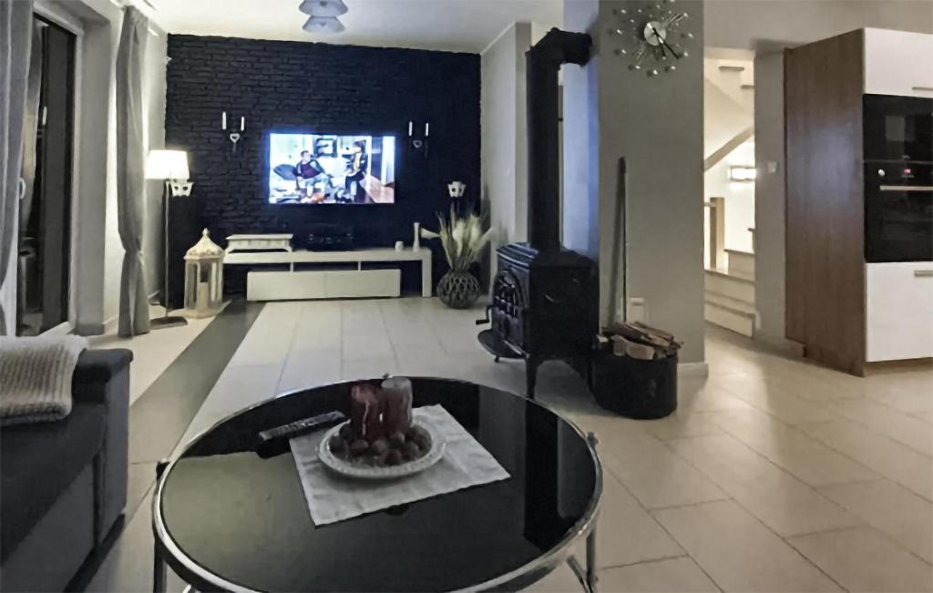 Stunning Home In Grabowska Huta photo 2