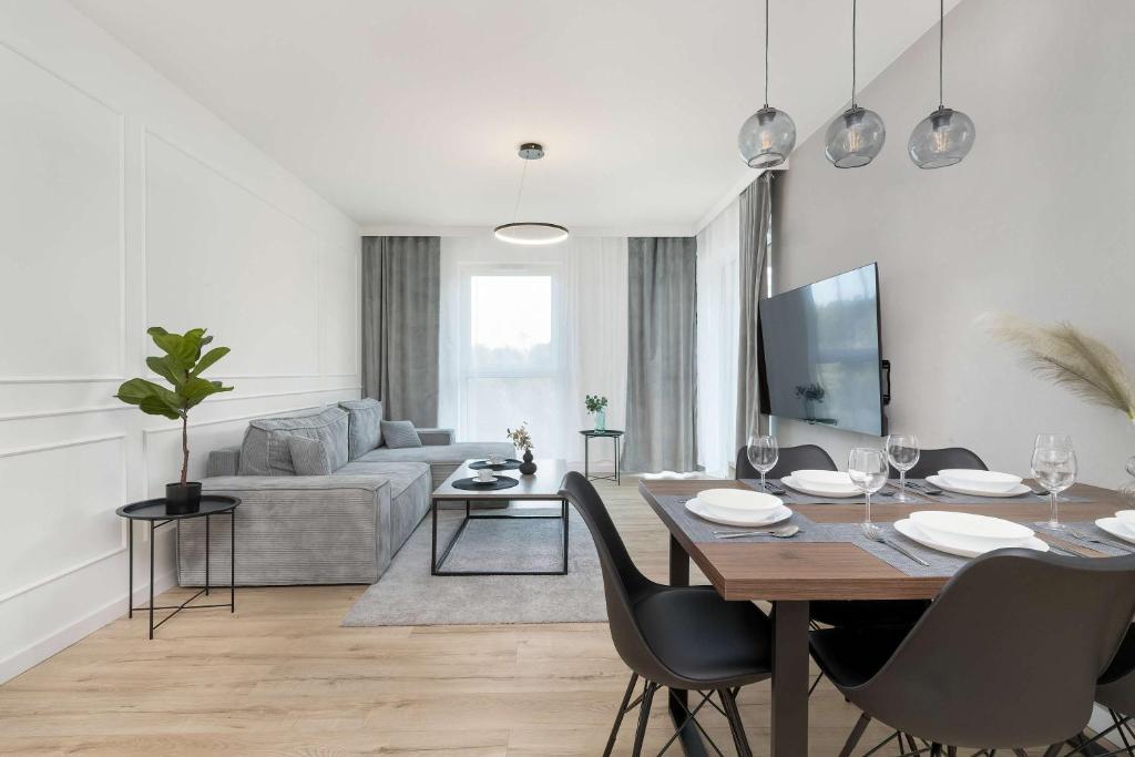 Nowa Letnica Apartment with Balcony & Parking Arena Gdańsk by Noclegi Renters — photo 1