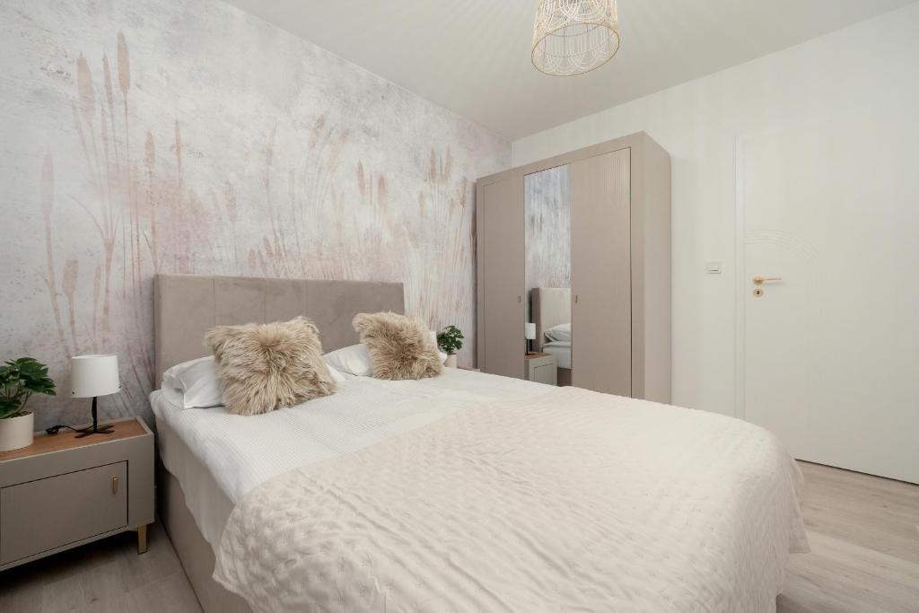 Spacious 2-bedroom Apartments by Noclegi Renters photo 3