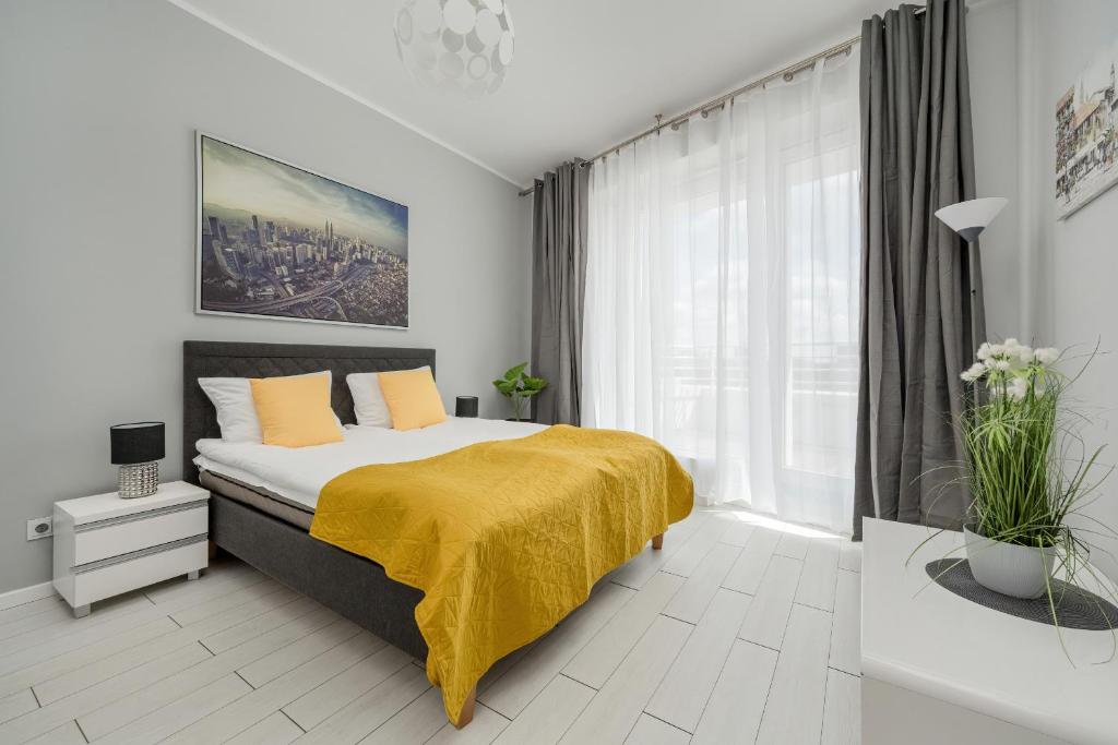 Wrocław Center Apartment Close to the Market and Park with Parking & Air Conditioning by Renters Prestige photo 2