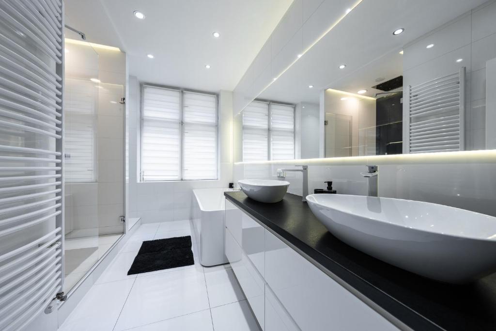 White Luxury Apartment photo 3