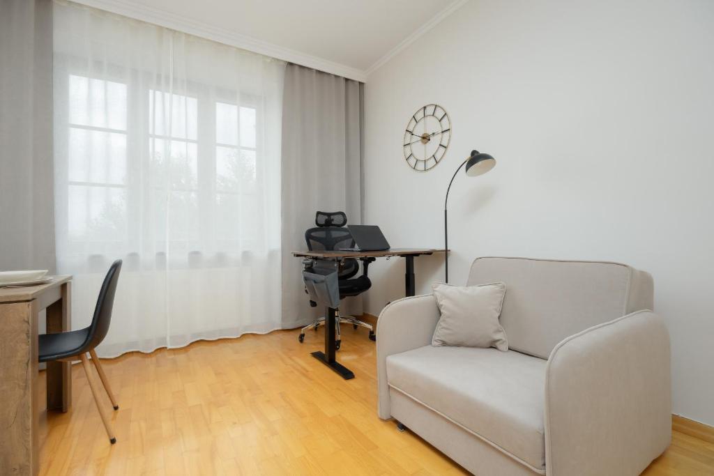Spacious Filtry Apartment near Pola Mokotowskie by Noclegi Renters photo 3
