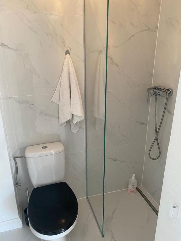 White Apartment photo 3